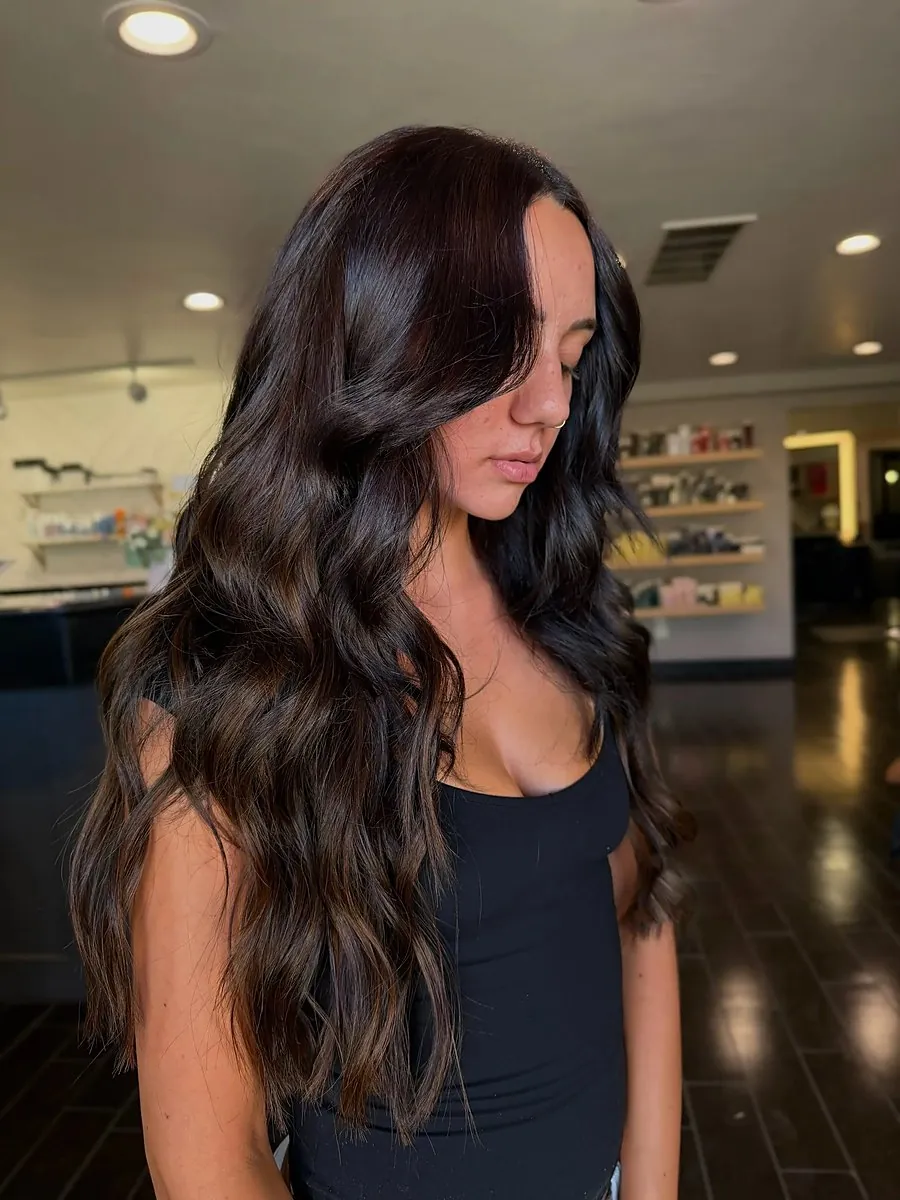 Glossy brunette waves
